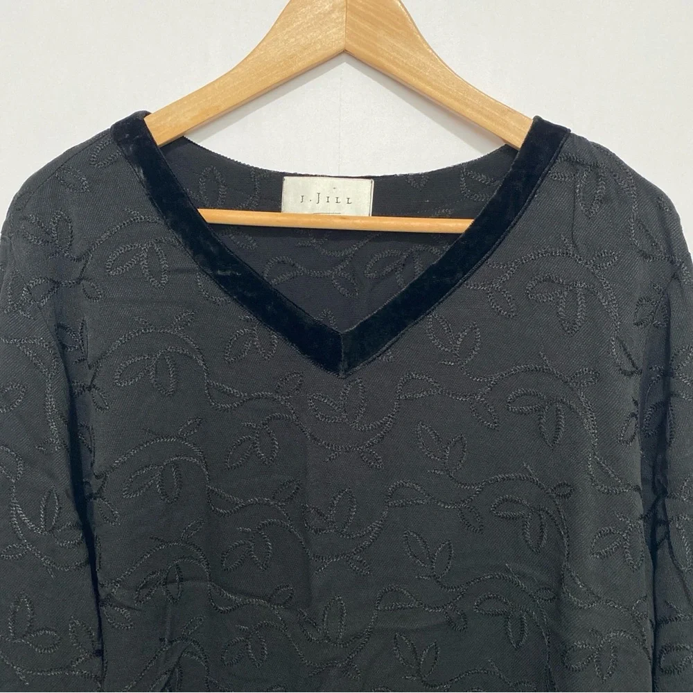 J. Jill Black Embroidered V-Neck Long Sleeve Top XL Textured Floral Made in‎ USA
